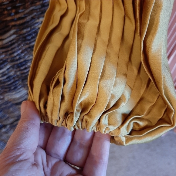 NWT Boohoo Occasion Dress Women's 12 Midi Pleated Wedding Guest Event Formal - Picture 3 of 7